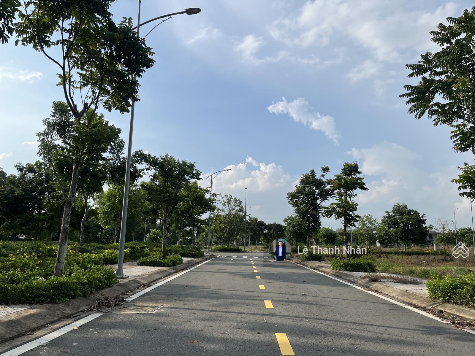 Lô đất đối diện công viên sổ sẵn cá nhân. Chỉ 2 tỷ quá tốt cho các nhà đầu tư