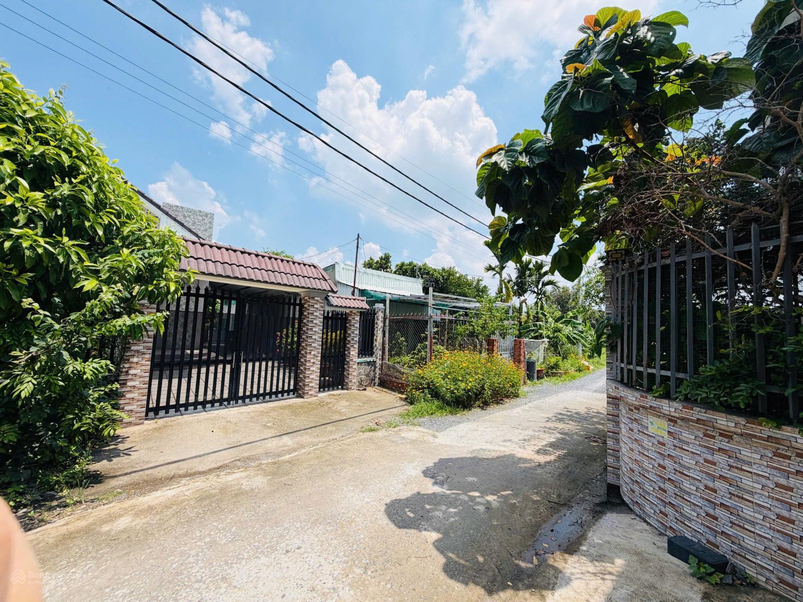 Bán gấp đất lớn full thổ cư có sẵn nhà giá cực tốt - Củ Chi
