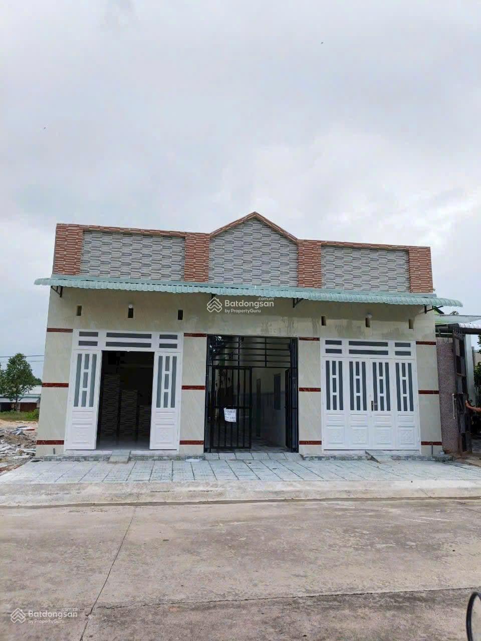 Cần bán gấp dãy trọ ngợp ngay khu Becamex 300m2/1TY620, KD 14p 2 kiot 12p thu nhập 18tr/th SHR