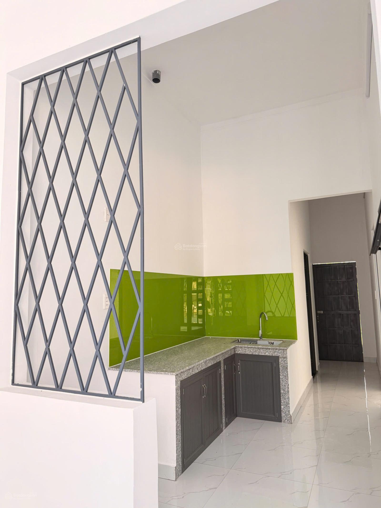 Bán gấp căn nhà ngang 5 dài 35 thổ cư 100m2. Có sổ riêng, 735tr