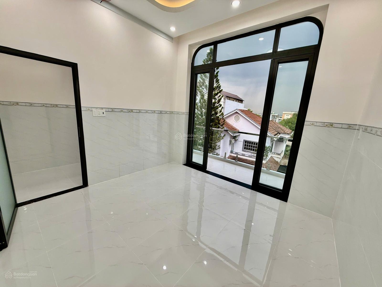 Bán nhà 1 trệt 2 lầu mặt tiền kinh doanh ngay chợ Tân Phong hoàn công chỉ 4 tỷ 850tr