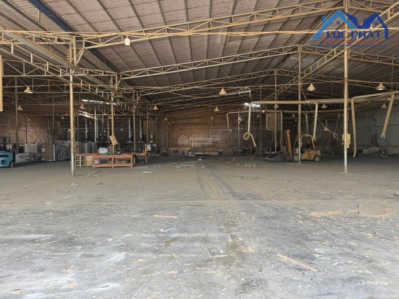 BÁN NHÀ XƯỞNG PHƯỜNG TRẢNG DÀI TP. ĐỒNG NAI. DIỆN TÍCH 3.300M GIÁ CHỈ 12,5 TỶ.