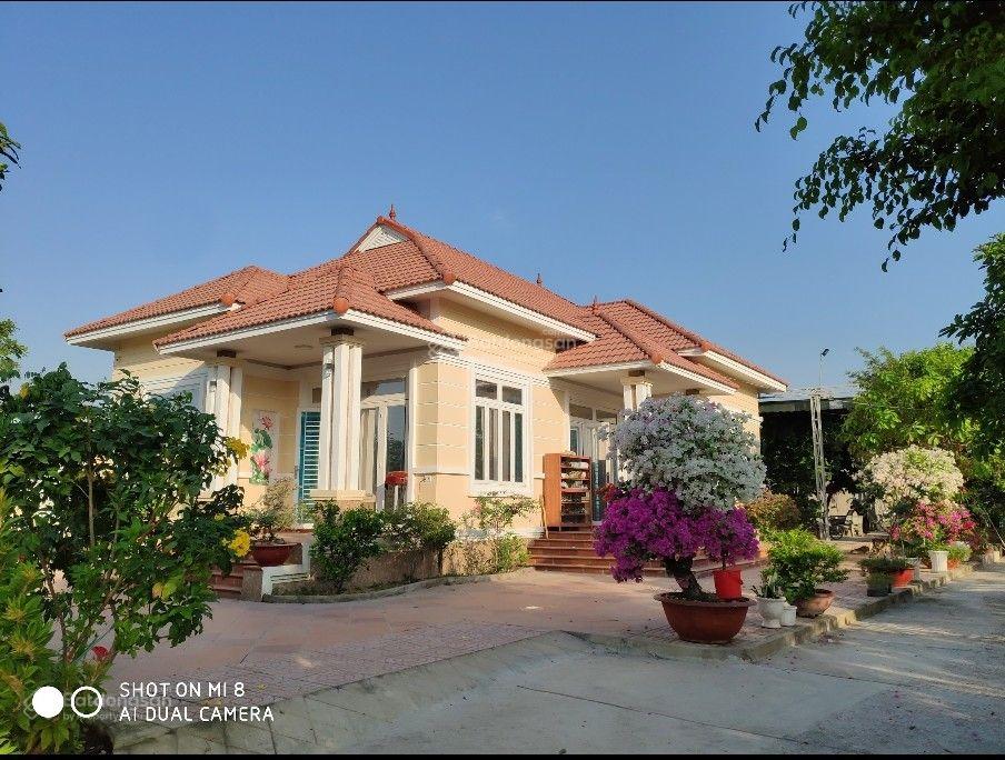 Biệt thự vườn 965,7m2; với 48m ven sông hiếm có ngay Quốc Lộ 13 cách trung tâm TP. HCM chỉ 12 km
