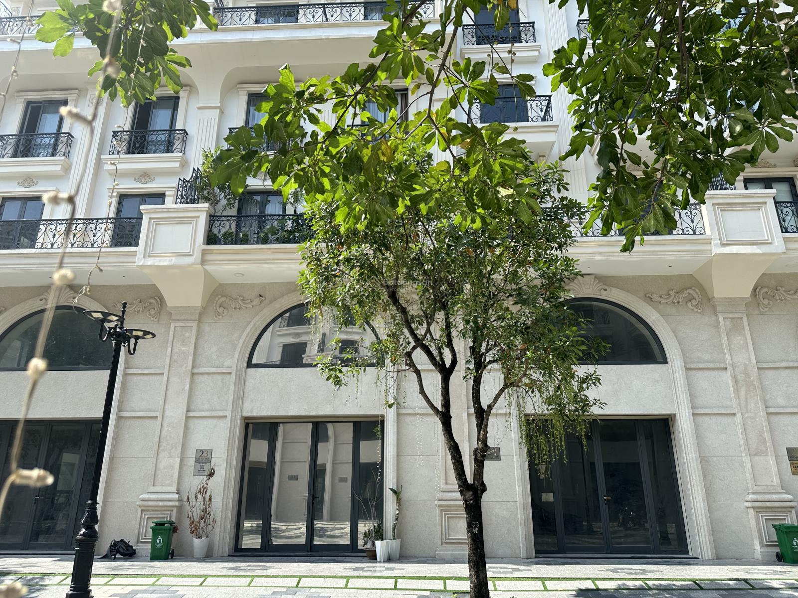 Cần bán gấp Shophouse 7 *20 phố Royal KĐT Vạn Phúc City mặt tiền lớn giá rẻ, SHR. HOT HOT HOT!